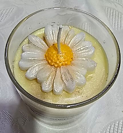 Daisy Candle